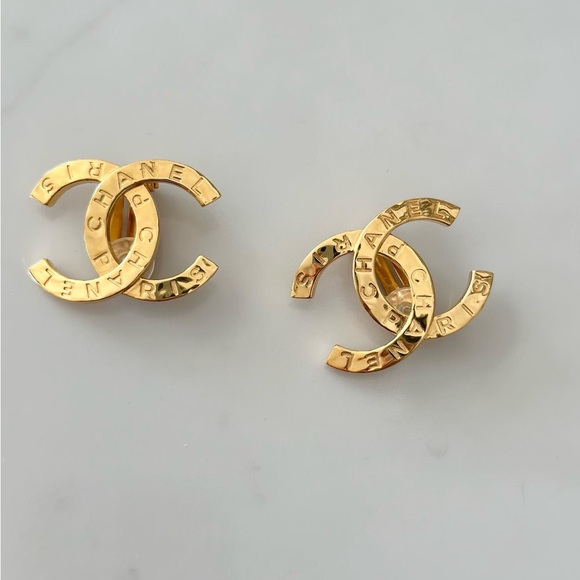 CC LARGE PARIS BUTTON CLIP EARRINGS - Picture 5 of 7